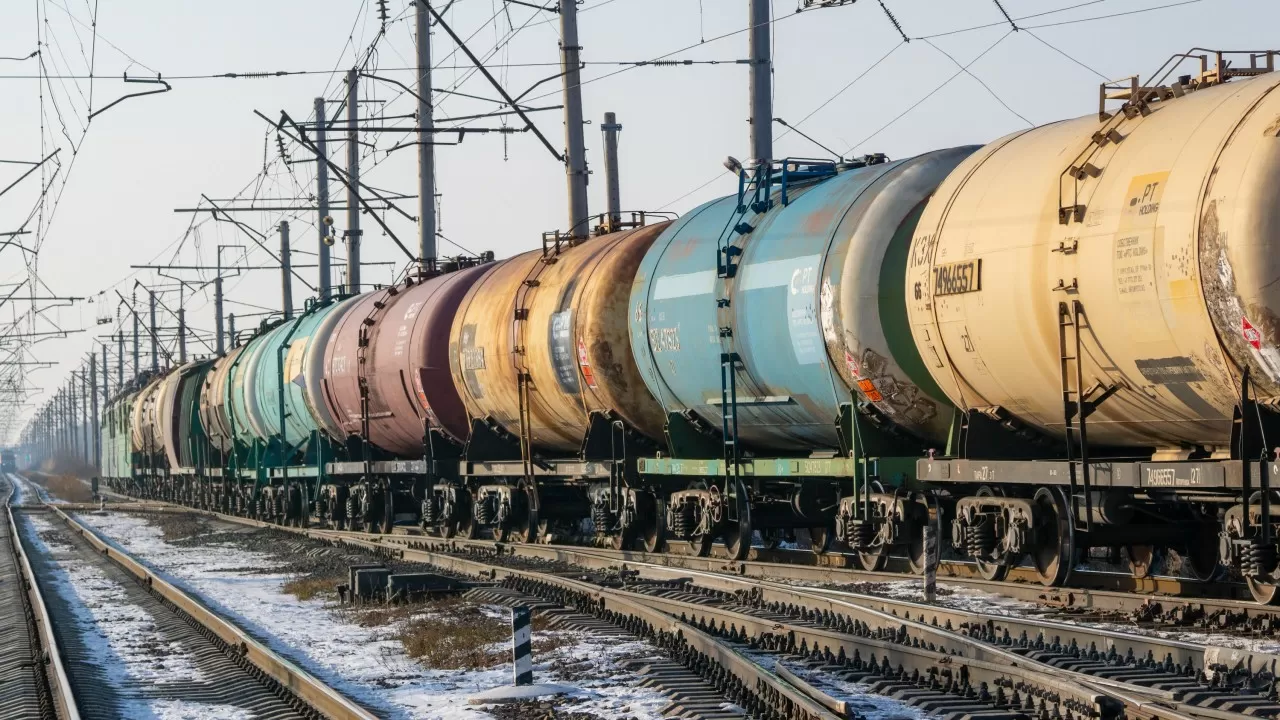 В КТЖ раскрыли прогноз перевозок серной кислоты на 2025 год