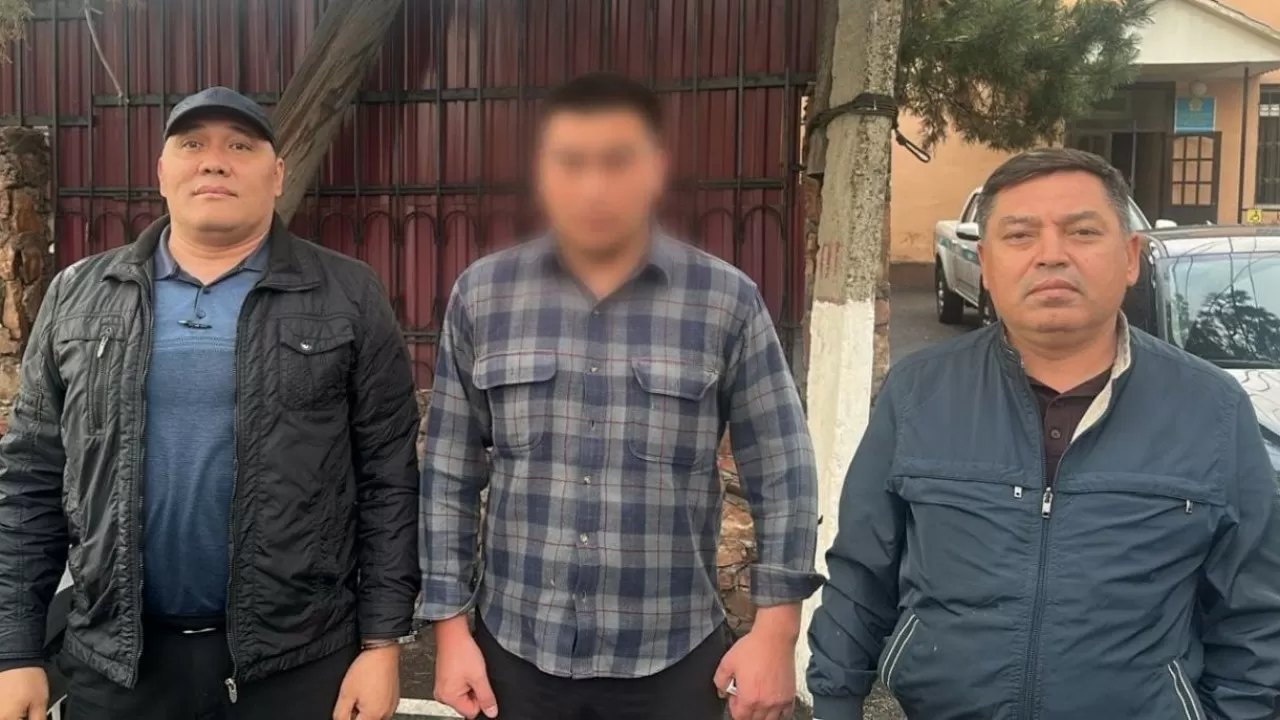 Сбежавшего из зала суда подозреваемого задержали в Алматинской области