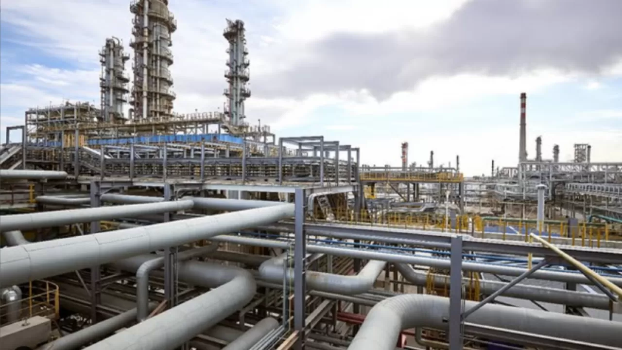 Атырауский НПЗ снижает тариф на переработку нефти