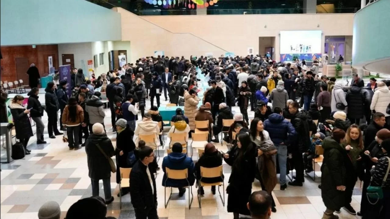 Елордада бос жұмыс орындары жәрмеңкесіне мың адам қатысты