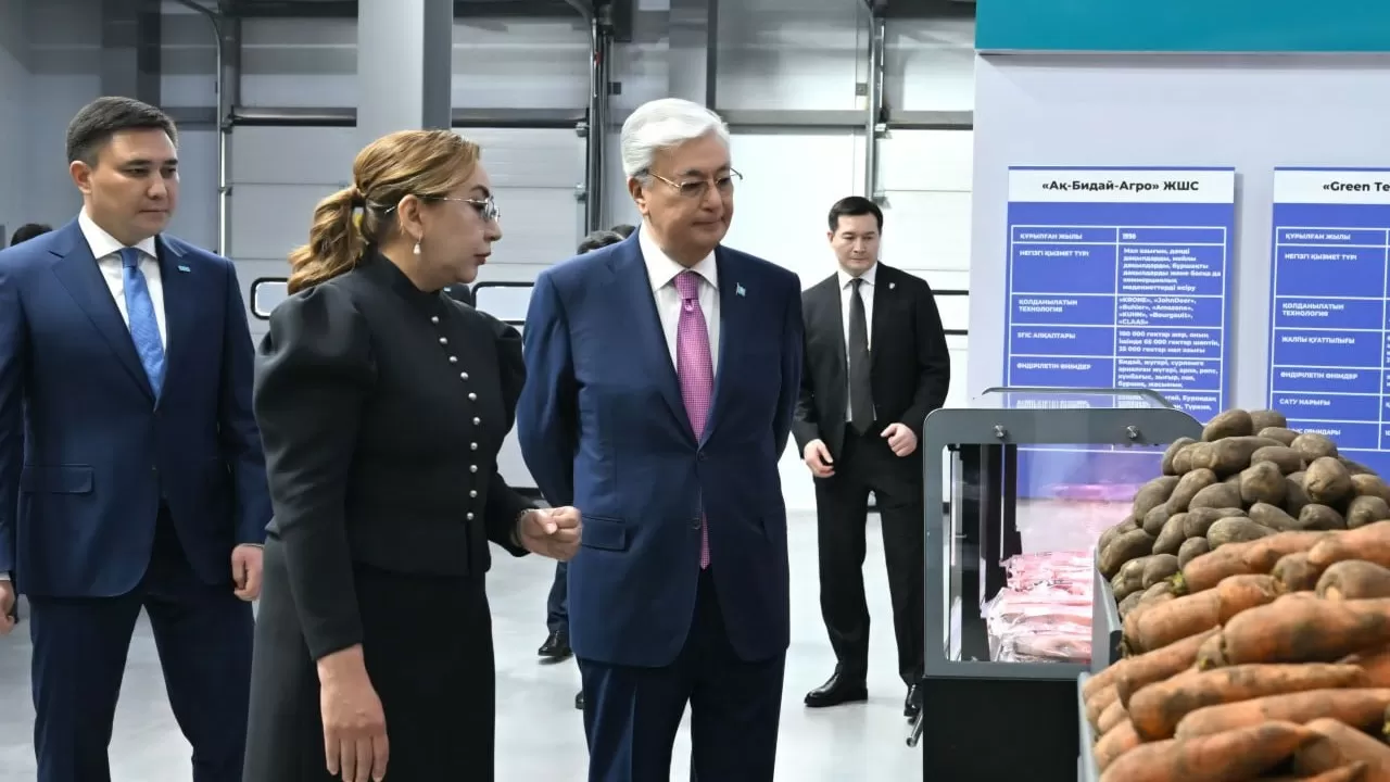 Президент Шымкенттегі ауыл шаруашылығы өнімдері көрмесін аралады