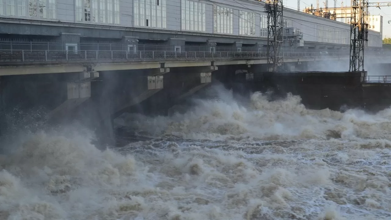 Сколько паводковых вод сбросили на крупных водохранилищах РК на 16 апреля  