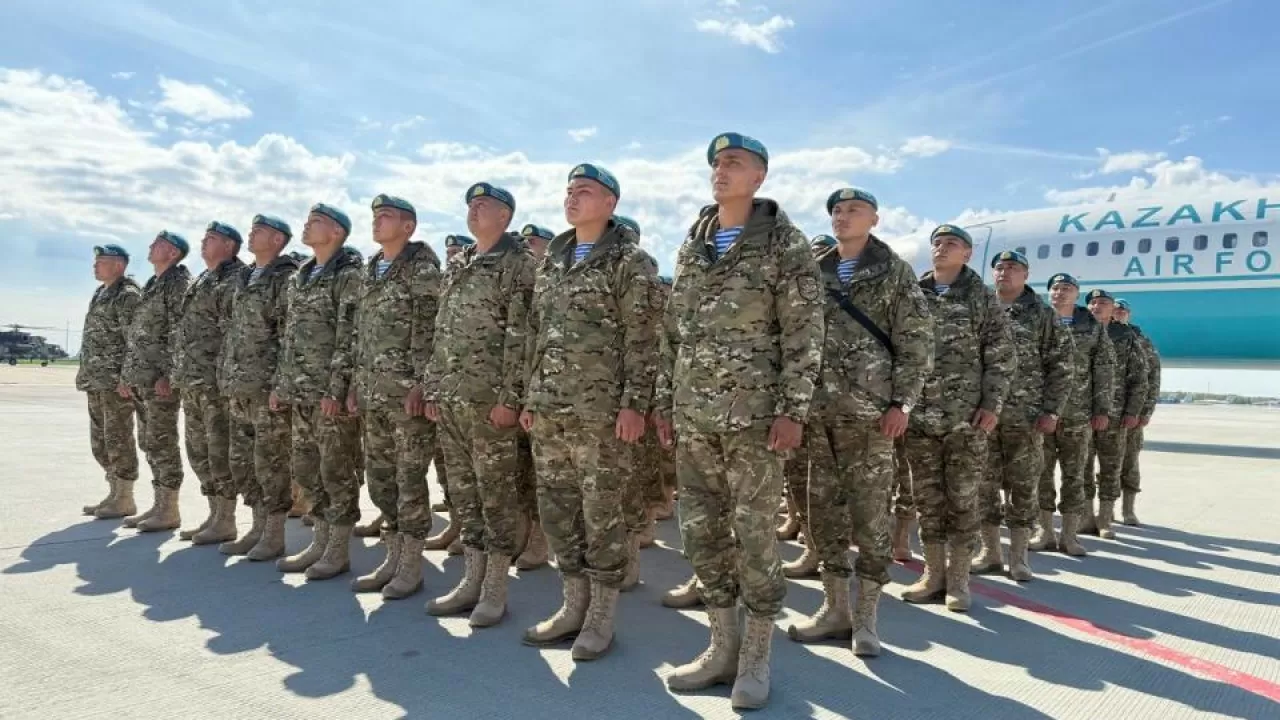 Ресейдегі Жеңіс шеруіне қатысатын қазақстандық десантшылар Мәскеуге барды
