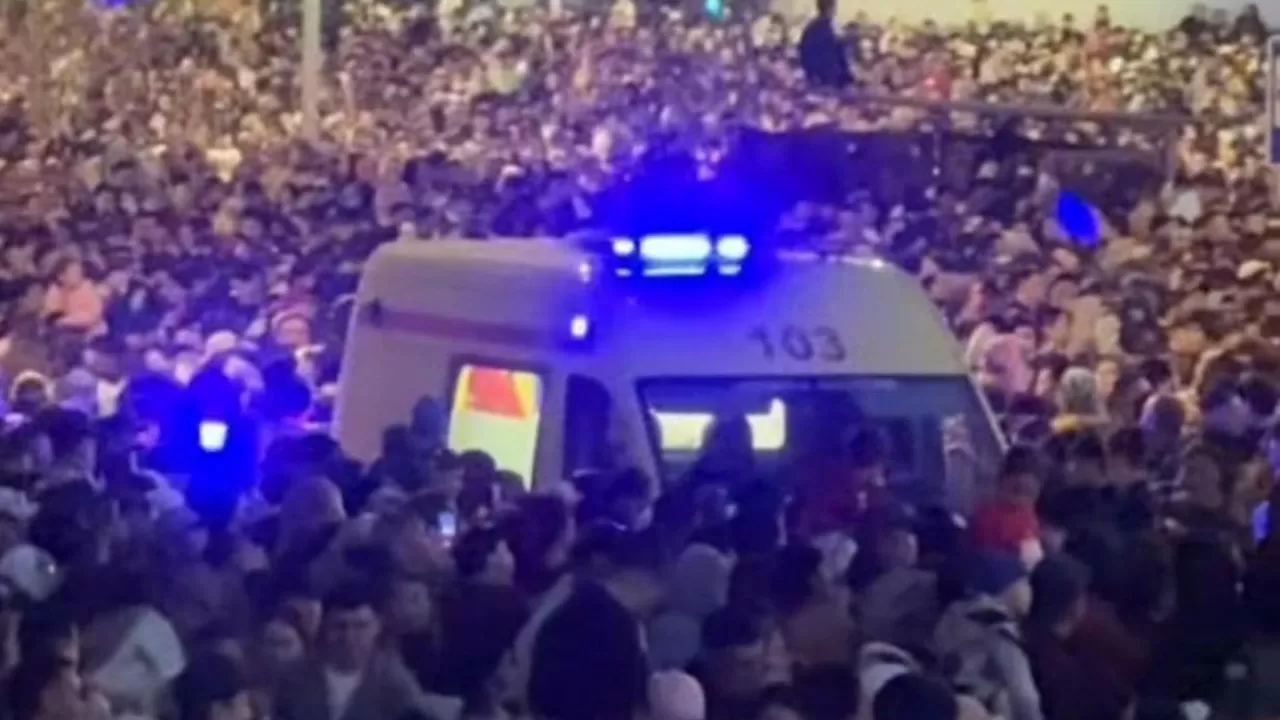 Горожане пострадали в давке на концерте с участием Димаша Кудайбергена в Актау
