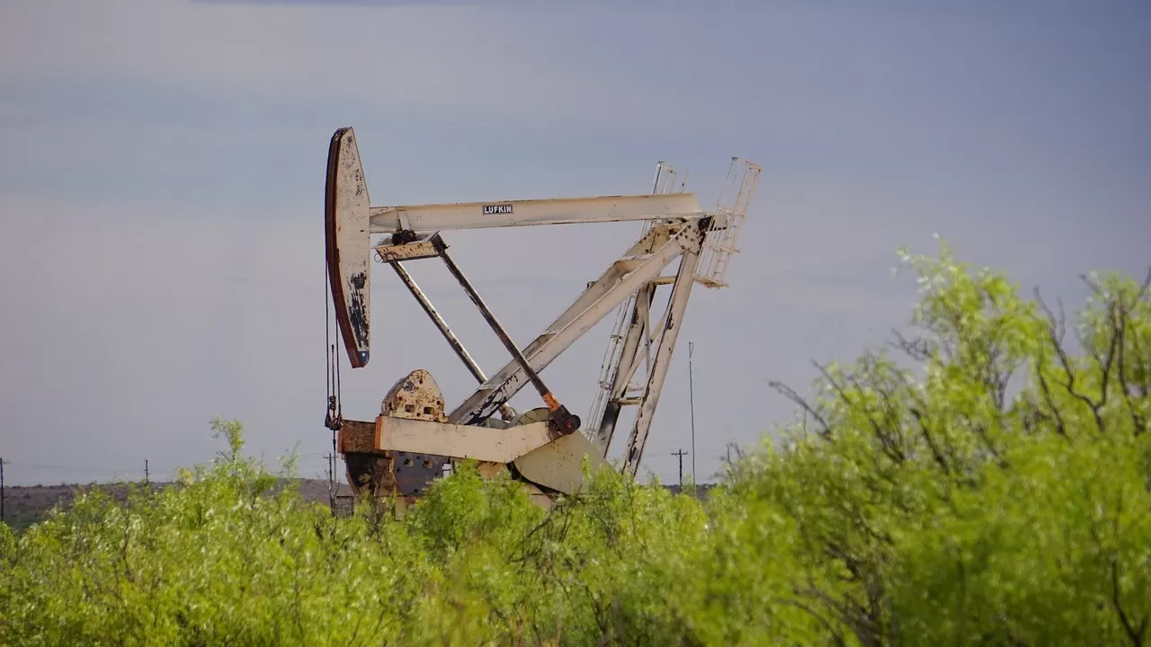 Нефть дорожает, но неделя завершается в минусе 