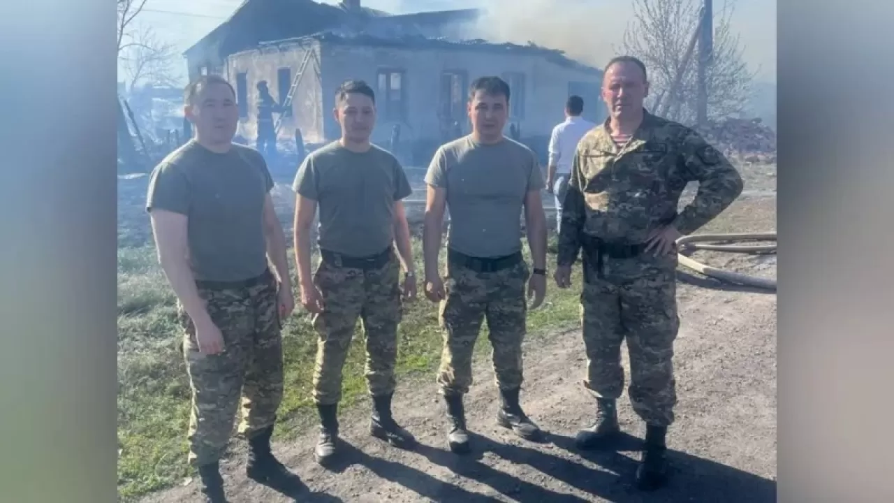 Қарағандыда өртке оранған үйден 3 бала құтқарылды