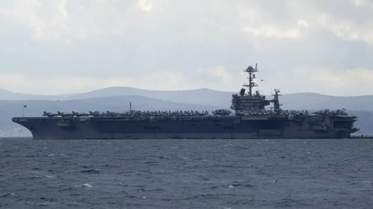 Истребитель США стоимостью 60 млн долларов соскользнул в Красном море