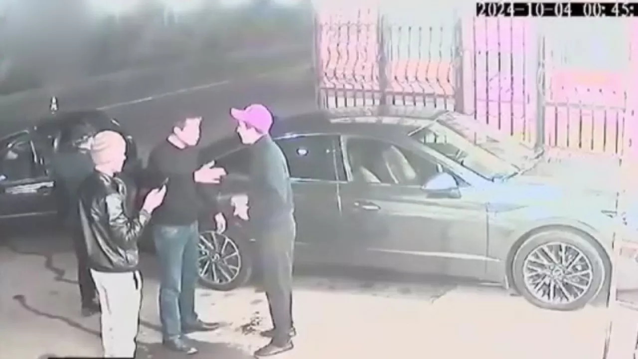 Екінші куәгер қыз басты күдіктінің біріне пышақ жуысқанын байқамаған