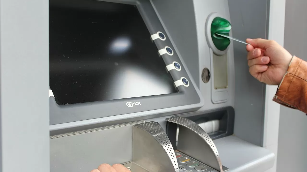 Сколько казахстанцев получили выплаты из-за потери работы 