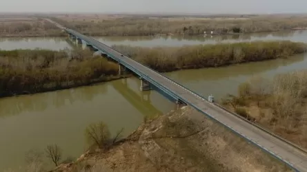 В Павлодаре перекрыли аварийный мост через Иртыш 