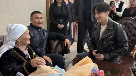 Димаш Құдайберген 87 жастағы маңғыстаулық әжейдің арманын орындады