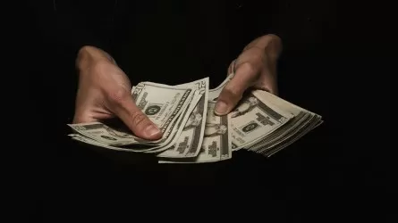 Почему Казахстан продолжает расчет с соседями по ЦА в долларах?