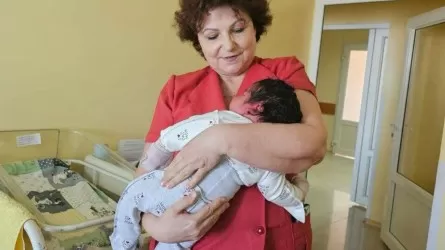 Қостанайда салмағы жеті келілік алып сәби дүниеге келді