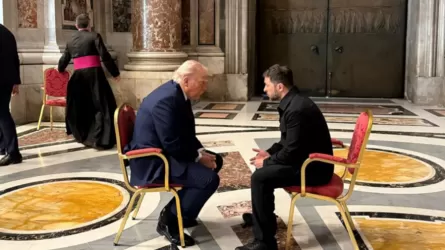 Трамп пен Зеленский Рим Папасын жерлеу алдында жеке сөйлесіп алды