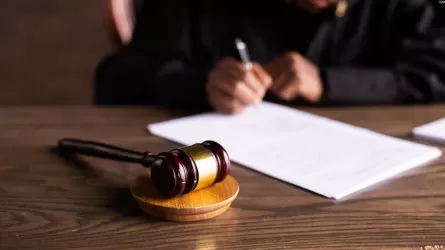 Мектепте жұмыс істемегендерге жалақы аударып 550 млн теңге жымқырған