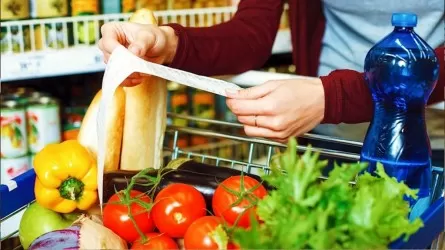 На какие продукты приходятся основные расходы семей в Казахстане 