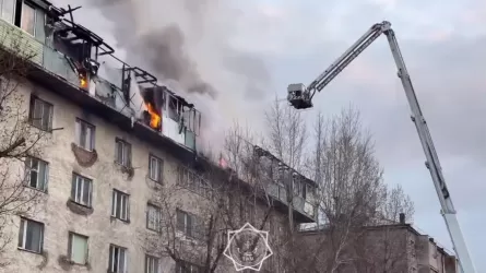 Астанада жатақхананың жоғарғы қабаты толық өртеніп кетті