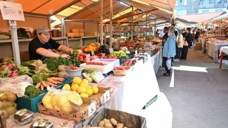 Более 300 производителей продают на ярмарках продукты по низким ценам в Алматы