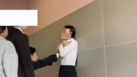 Ақтауда оқушылар сыныптасының өкпесін қысып, талдырып тастаған