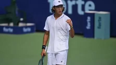 Омарханов вышел в четвертьфинал ивента ITF в Шымкенте