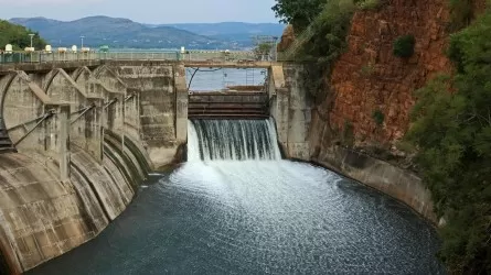 Паводковые воды направляют на поля в Туркестанской области  
