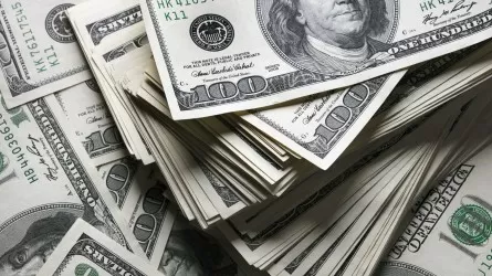 Cколько долларов продали из Нацфонда в марте 