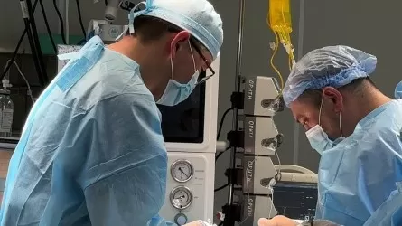 В Шымкенте врачи провели уникальную операцию на сердце недоношенному ребенку весом один килограмм 