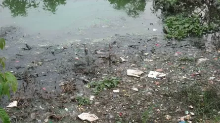 Главная водная артерия Шымкента превращается в свалку