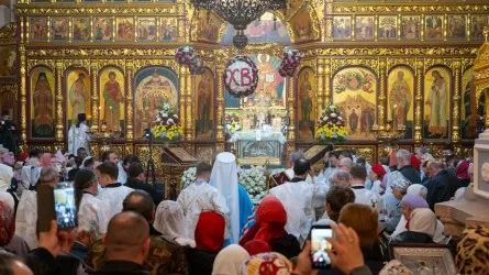 Спецрейс из Иерусалима доставил в Алматы Благодатный огонь 