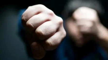 Жаңаөзен қаласында шетелге грант ұтып алған оқушыны қатарластары соққыға жыққан