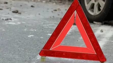 В Косшы двухлетняя девочка попала под колеса авто во дворе жилого дома