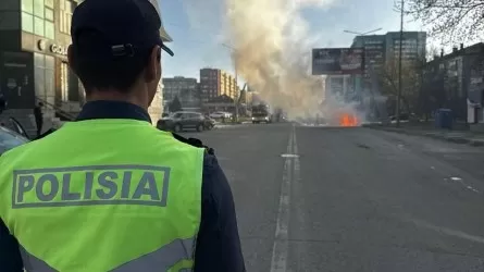 Семейде аялдамада жеңіл автокөлік өртенді