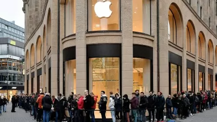 Apple акциясы құлдырап, Microsoft әлемдегі ең қымбат компания атанды