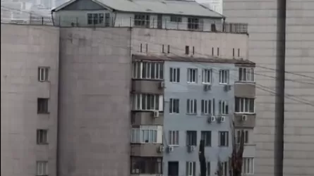 Дом на крыше многоэтажки: в Алматы назначили проверку 