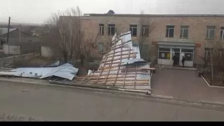 Шесть зданий лишились крыши в Карагандинской области 