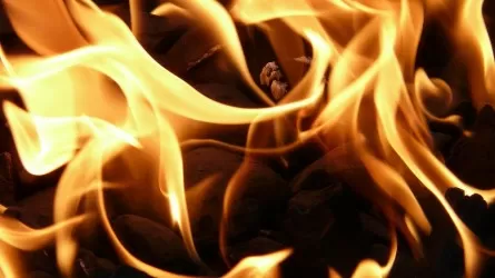 100 человек эвакуировали при пожаре в одном из общежитий Алматы