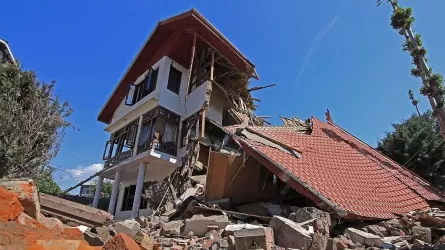 Кашмирде туристерге шабуыл жасауы мүмкін күдіктілердің баспаналары сүрілді