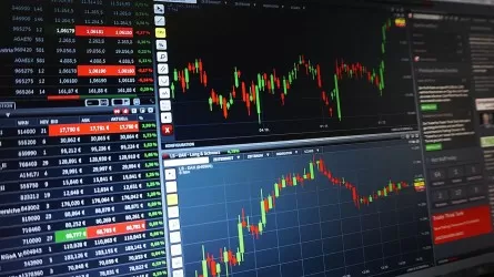 Курс тенге завершил неделю укреплением на KASE 