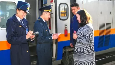 Пойызда жолаушылардың билетсіз жүруіне жол берген қызметкерлер жазаланды