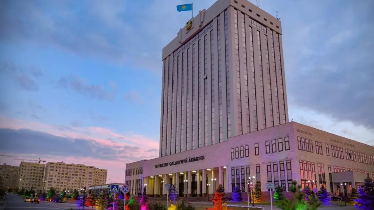 Второй за месяц аким района в Шымкенте покинул свой пост  