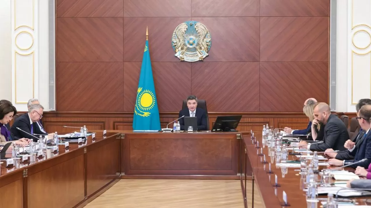 Олжас Бектенов инвестициялық ахуалды жақсарту жөніндегі кеңес өткізді