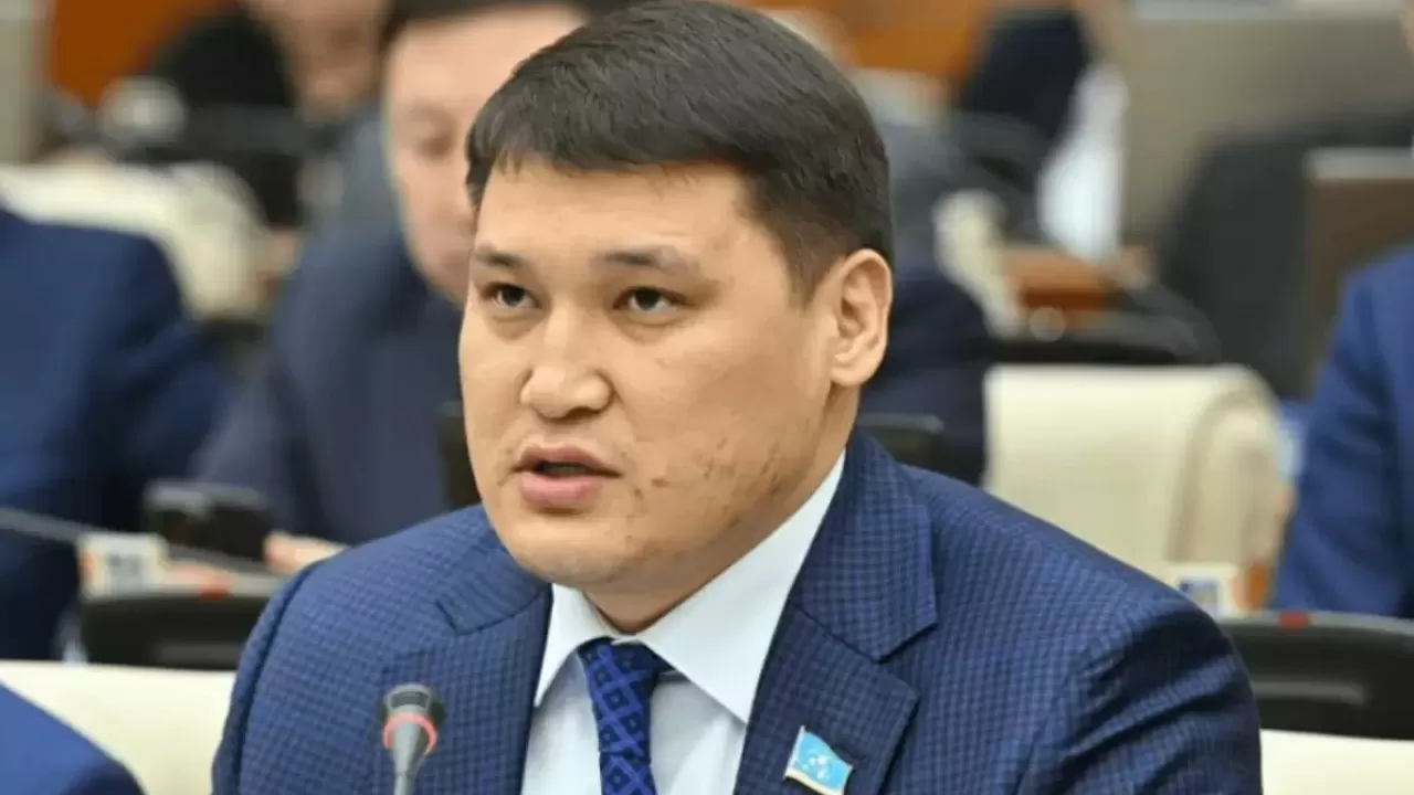 "Өз аяғымен жүріп жүр": Руслан Берденовтің қазіргі жағдайы белгілі болды