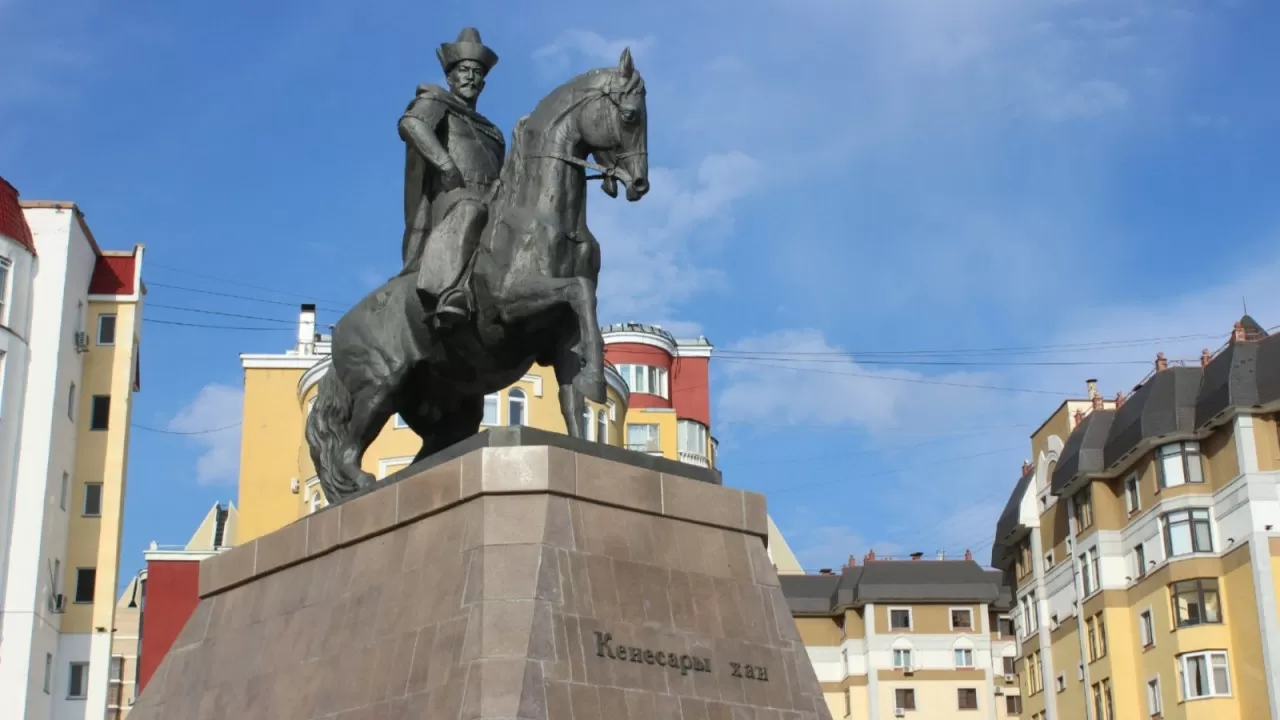 Астанада Кенесары ханның ескерткіші жөнделіп, қайта өз орнына қойылды