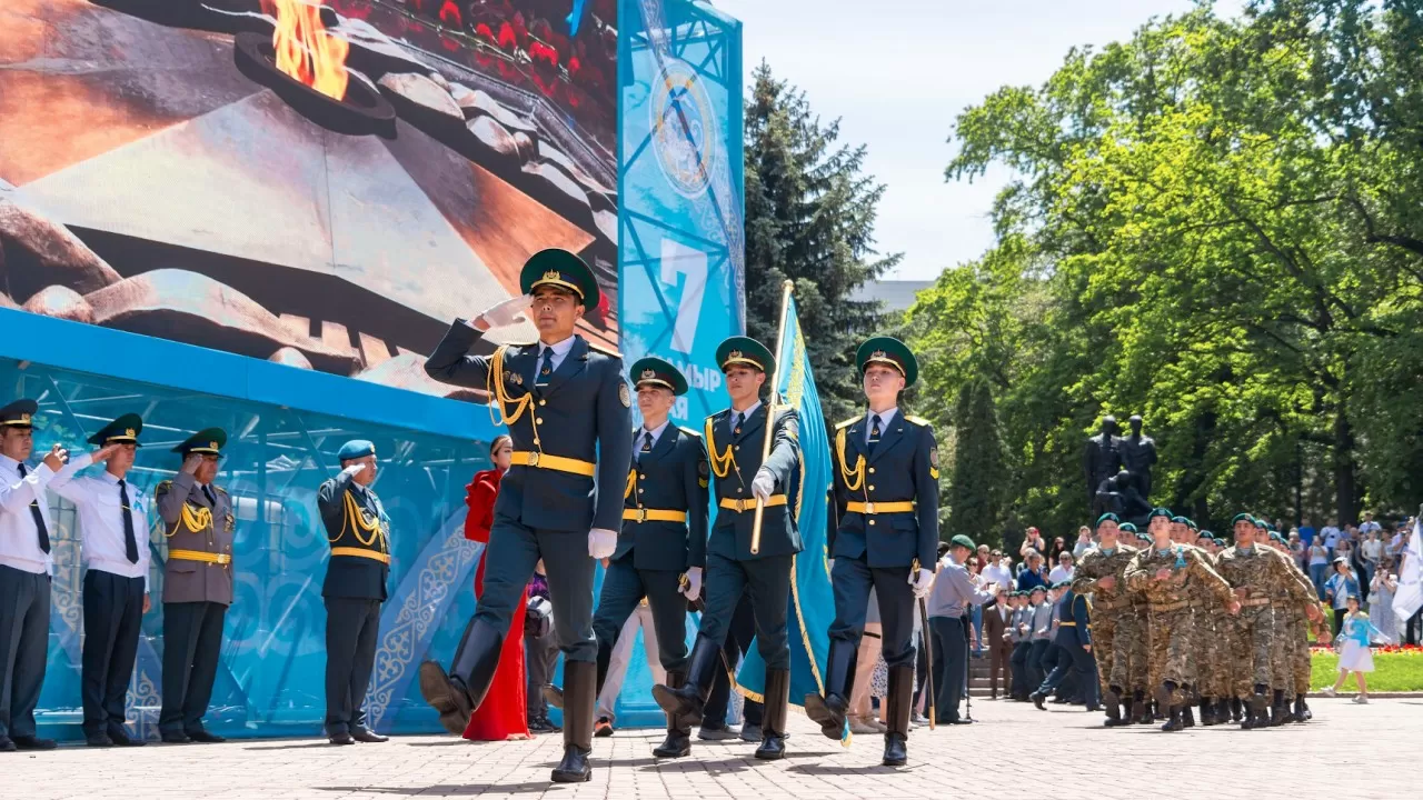 Солдатская каша, концерты и парад: как отметили День защитника Отечества в Алматы 