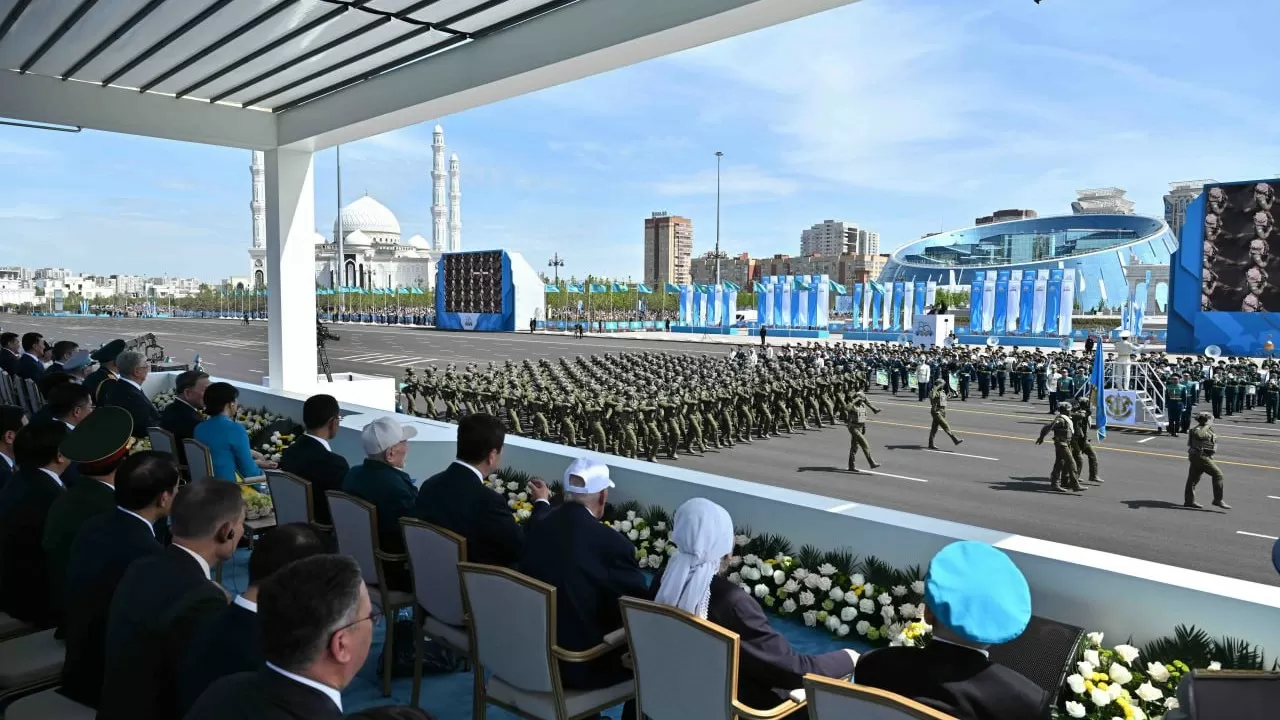 Әскери парадқа Қазақстан Қарулы күштерінің 4 мыңнан аса әскери қызметкері қатысты