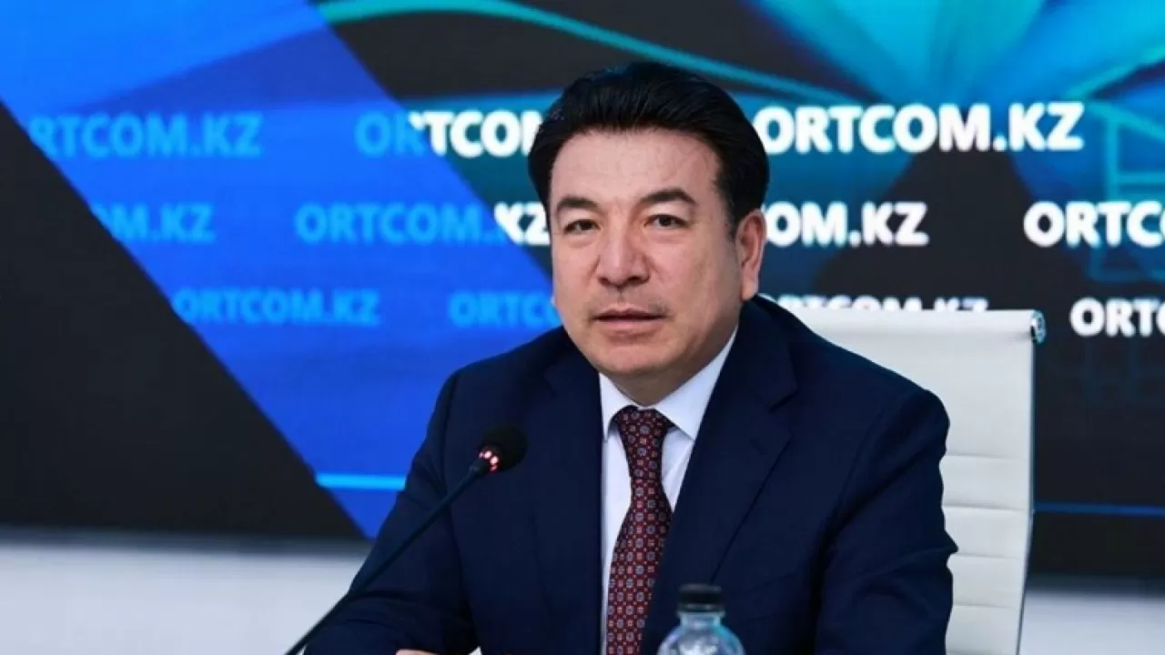 Бейсембаев поздравил казахстанских школьников с окончанием учебного года 