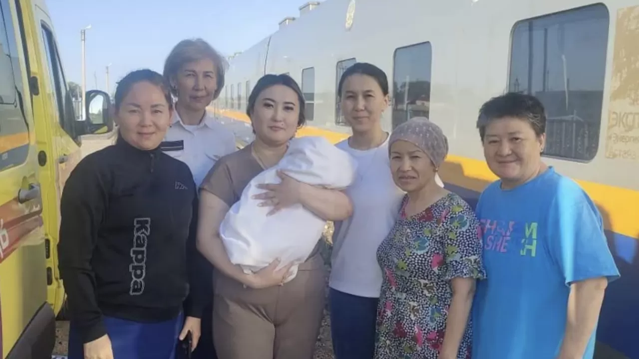 Астанадан Жезқазғанға бет алған пойызда сәби дүниеге келді