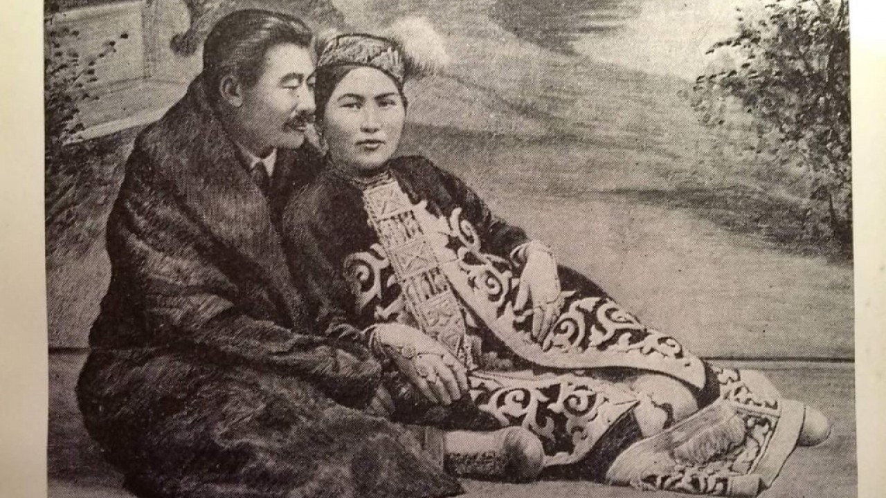 Қоғамдық көлікте біреудің есегіне үйкелу