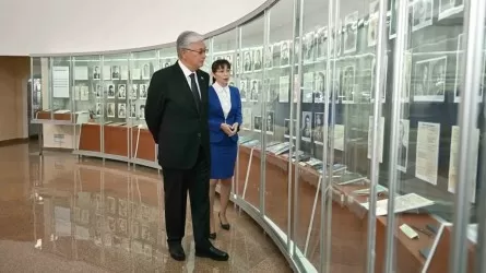 Токаев осмотрел музей «АЛЖИР»