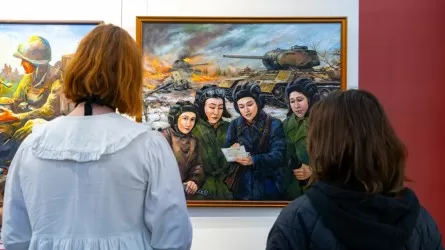 В Алматы открылась выставка картин, посвященная Великой Отечественной войне